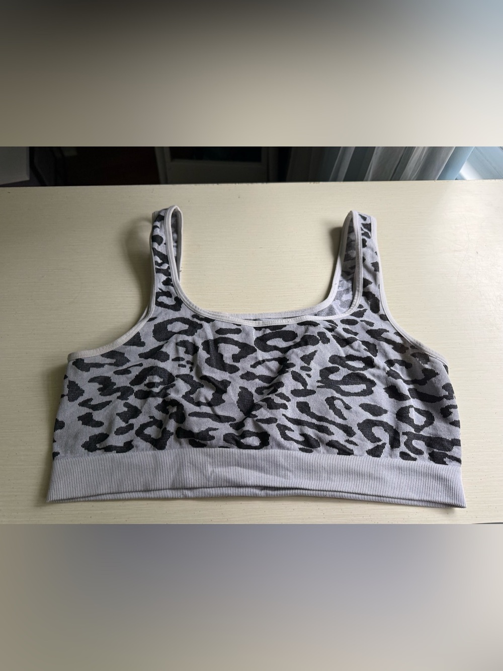 Seamless Leopard Print Sports Bralette - White & Black